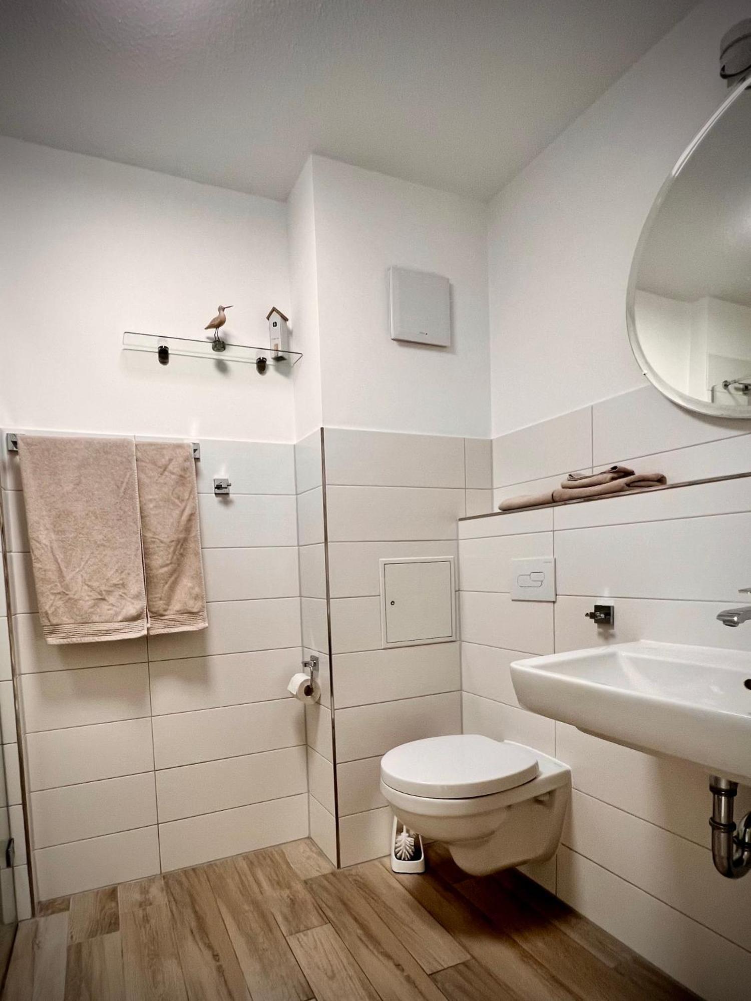 Kleine Auszeit -- Inklusive Parkplatz & Wifi, Geschirrspueler, Waschmaschine & Terrasse Mit Strandkorb -- Perfekt Fuer Urlaub & Business Шарбойц Экстерьер фото